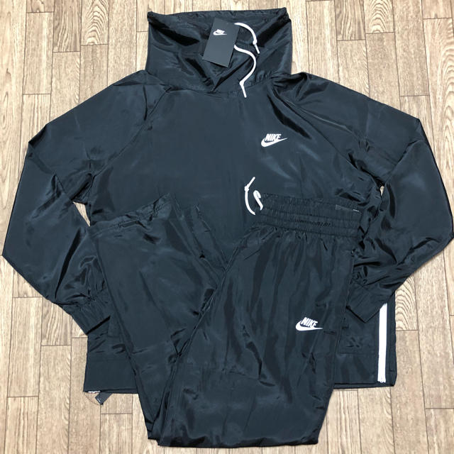 NIKE - 《新品未使用》ナイキ レディース ウインドブレーカー NIKE - 《新品未使用》ナイキ レディース ウインドブレーカー