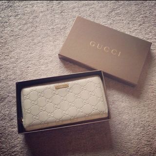 グッチ(GUCCI)のGUCCI round fastener(財布)