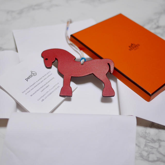 新品 HERMES エルメス プティアッシュ Petith ハート チャーム - チャーム 新品 HERMES エルメス プティアッシュ Petith ハート チャーム - チャーム