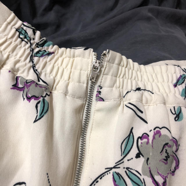 OLIVEdesOLIVE(オリーブデオリーブ)の花柄 膝丈 スカート レディースのスカート(ひざ丈スカート)の商品写真