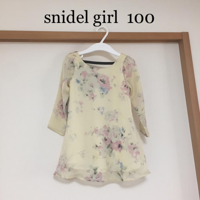 SNIDEL(スナイデル)のsnidelgirl 花柄シフォンワンピース スナイデルガール チュニック キッズ/ベビー/マタニティのキッズ服女の子用(90cm~)(ワンピース)の商品写真