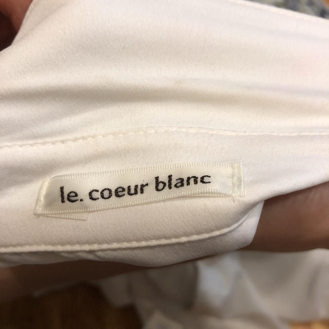 le.coeur blanc(ルクールブラン)のルクールブラン 白 シャツ レディースのトップス(シャツ/ブラウス(長袖/七分))の商品写真