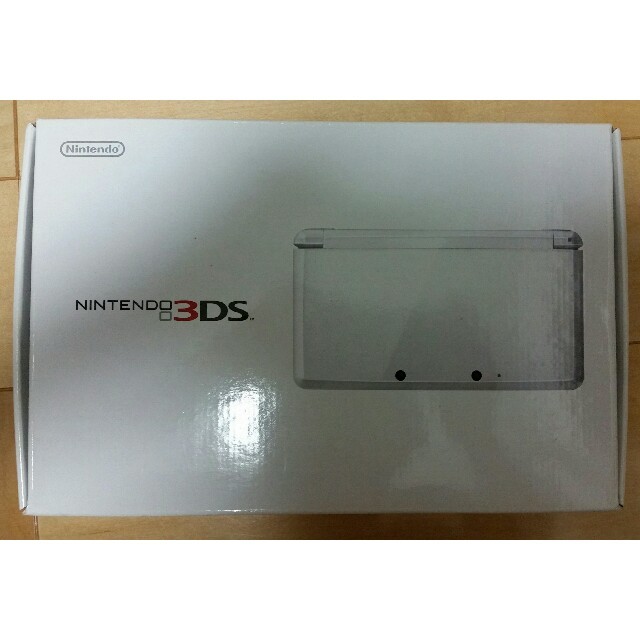 ニンテンドー3DS(ニンテンドー3DS)のニンテンドー3DS ピュアホワイト 本体 エンタメ/ホビーのゲームソフト/ゲーム機本体(家庭用ゲーム機本体)の商品写真