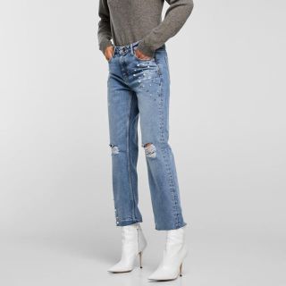 ザラ(ZARA)のZARA/パールビーズ付ヘムデニムパンツ/9号(デニム/ジーンズ)