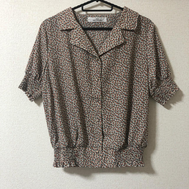 w closet(ダブルクローゼット)の花柄ブラウス レディースのトップス(シャツ/ブラウス(半袖/袖なし))の商品写真