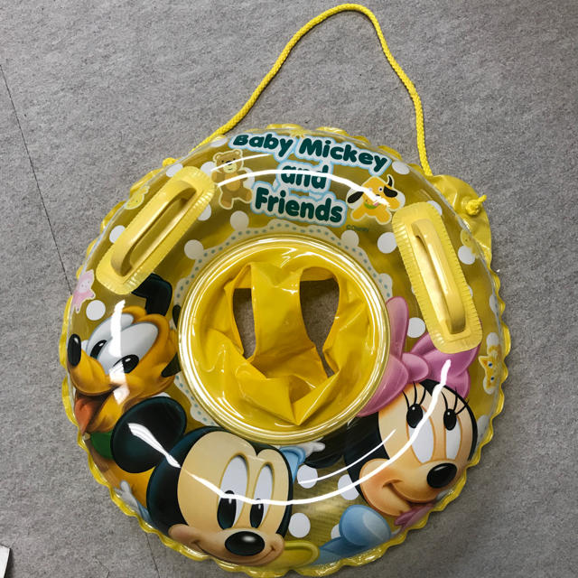 Disney(ディズニー)の足つき浮き輪 スポーツ/アウトドアのスポーツ/アウトドア その他(マリン/スイミング)の商品写真