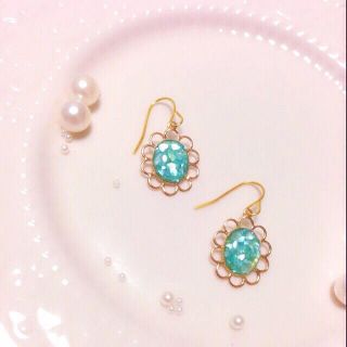 水色シェルのオーバルピアス＊樹脂フック(ピアス)