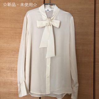 ユニクロ(UNIQLO)の【お値下げ】未使用☆ユニクロ☆リボンタイブラウス(シャツ/ブラウス(長袖/七分))