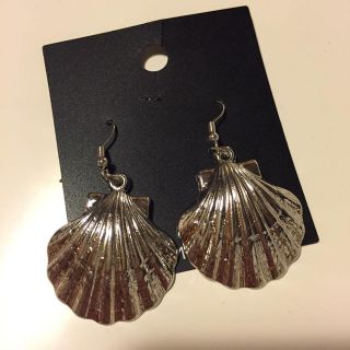 エモダ(EMODA)のEMODA♡シェルモチーフピアス(ピアス)