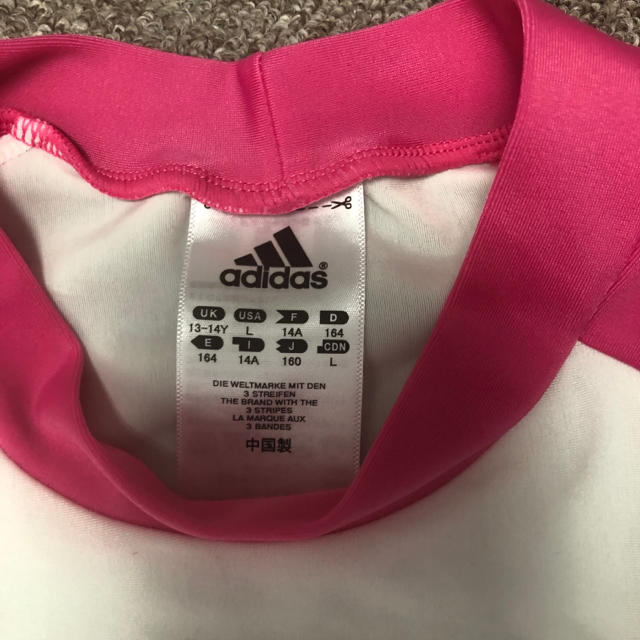 adidas(アディダス)のラッシュガード　2枚セット　半袖　アディダス キッズ/ベビー/マタニティのキッズ服女の子用(90cm~)(水着)の商品写真