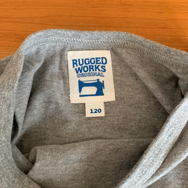 RUGGEDWORKS(ラゲッドワークス)のオープンショルダーＴシャツ 120 オフショルダー キッズ/ベビー/マタニティのキッズ服女の子用(90cm~)(Tシャツ/カットソー)の商品写真