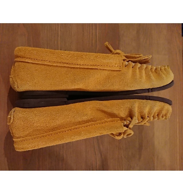 AMIMOC(アミモック)のアミモック MINNETONKA ミネトンカ モカシン 黄色 ビジューアクセサリ レディースの靴/シューズ(スリッポン/モカシン)の商品写真