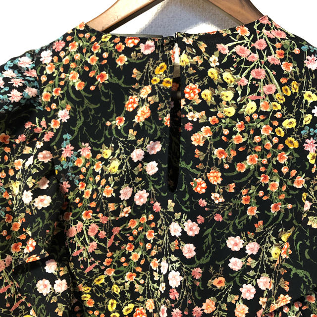 ZARA(ザラ)のZARA 花柄 長袖ブラウス レディースのトップス(シャツ/ブラウス(長袖/七分))の商品写真