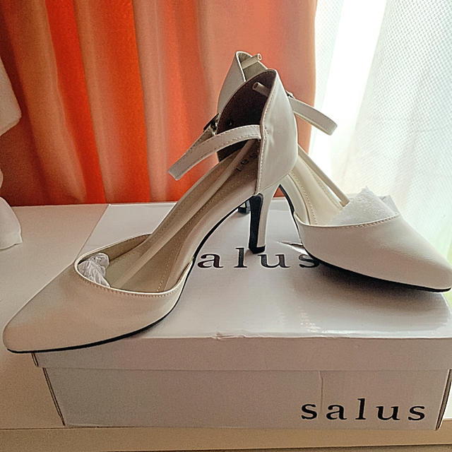 salus(サルース)のsalus ホワイトパンプス39サイズ★ レディースの靴/シューズ(ハイヒール/パンプス)の商品写真