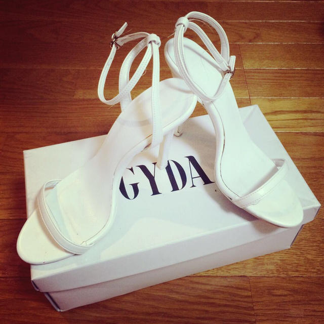 GYDA(ジェイダ)のGYDA ホワイトストラップサンダル レディースの靴/シューズ(サンダル)の商品写真