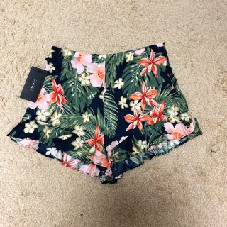 ザラ(ZARA)のZARAリゾート柄ショートパンツ新品タグ付き❗️(ショートパンツ)