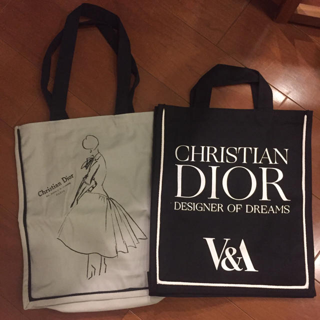 Christian Dior(クリスチャンディオール)のロンドン v&a トートバッグ エコバッグ クリスチャンディオール 新品  レディースのバッグ(トートバッグ)の商品写真