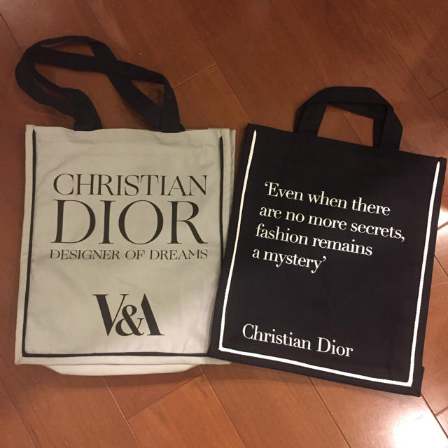 Christian Dior(クリスチャンディオール)のロンドン v&a トートバッグ エコバッグ クリスチャンディオール 新品  レディースのバッグ(トートバッグ)の商品写真