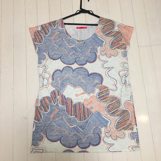 Design Tshirts Store graniph(グラニフ)のグラニフ】Tシャツワンピ  青と赤の模様 レディースのトップス(Tシャツ(半袖/袖なし))の商品写真
