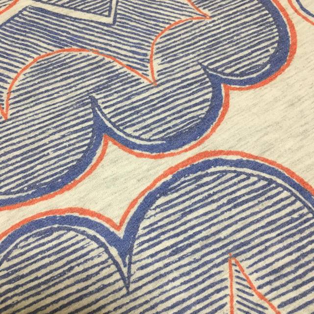 Design Tshirts Store graniph(グラニフ)のグラニフ】Tシャツワンピ  青と赤の模様 レディースのトップス(Tシャツ(半袖/袖なし))の商品写真