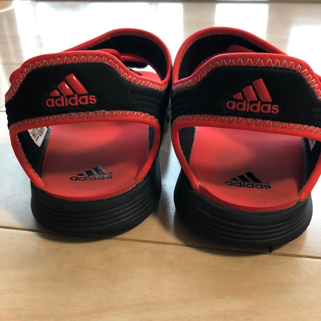 adidas(アディダス)のアディダス サンダル20センチ キッズ/ベビー/マタニティのキッズ靴/シューズ(15cm~)(その他)の商品写真