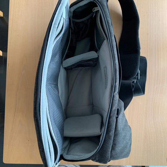 Incase DSLR sling pack カメラバッグ 1