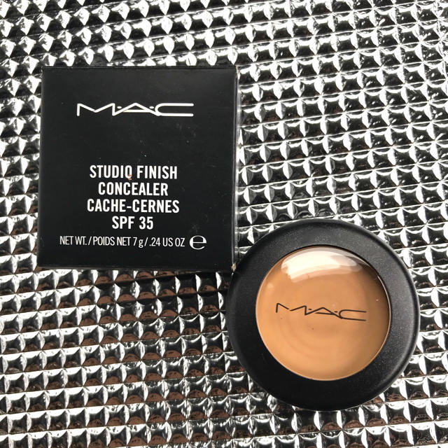 MAC(マック)のMAC 「STUDIO FINISH CONCEALER」NC30 コスメ/美容のベースメイク/化粧品(コンシーラー)の商品写真