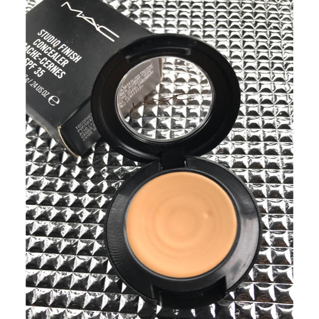 MAC(マック)のMAC 「STUDIO FINISH CONCEALER」NC30 コスメ/美容のベースメイク/化粧品(コンシーラー)の商品写真