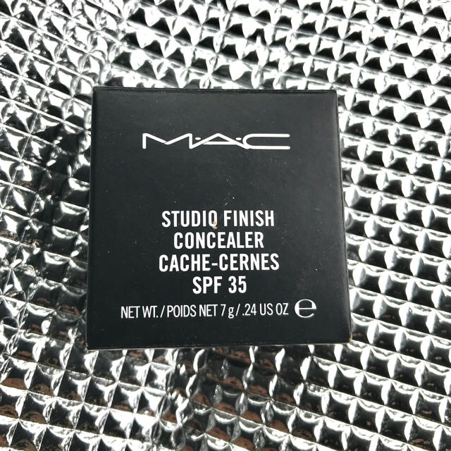 MAC(マック)のMAC 「STUDIO FINISH CONCEALER」NC30 コスメ/美容のベースメイク/化粧品(コンシーラー)の商品写真