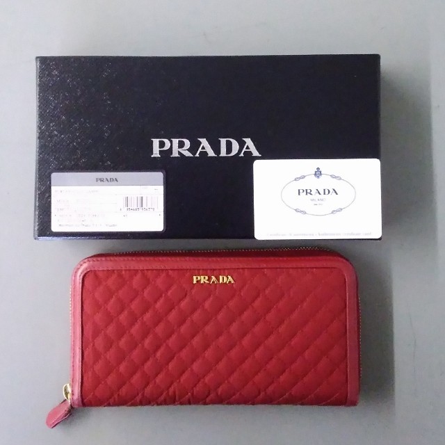 PRADA(プラダ)のプラダ　キルティング布地　財布　レッド レディースのファッション小物(財布)の商品写真