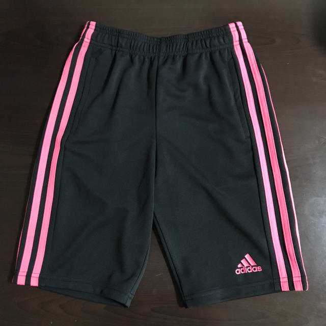 adidas(アディダス)の130㎝ adidas アディダス ガールズ ハーフパンツ ジャージ ブラック キッズ/ベビー/マタニティのキッズ服女の子用(90cm~)(パンツ/スパッツ)の商品写真