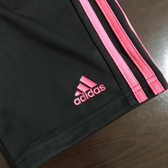 adidas(アディダス)の130㎝ adidas アディダス ガールズ ハーフパンツ ジャージ ブラック キッズ/ベビー/マタニティのキッズ服女の子用(90cm~)(パンツ/スパッツ)の商品写真