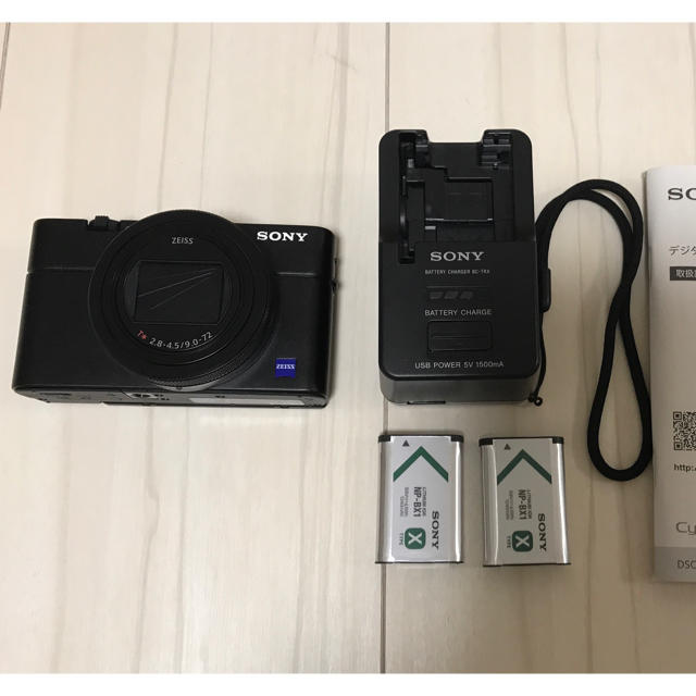 SONY(ソニー)のソニー高級デジカメ DSC-RX100M6　RX100VI 予備電池と充電器付 スマホ/家電/カメラのカメラ(コンパクトデジタルカメラ)の商品写真