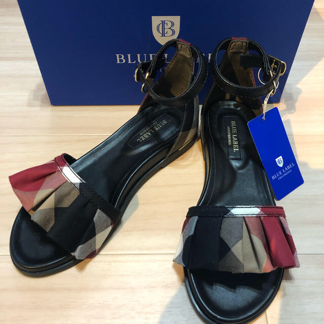 BURBERRY BLUE LABEL(バーバリーブルーレーベル)の新品★ブルーレーベルクレストブリッジ  23.0㎝  サンダル レディースの靴/シューズ(サンダル)の商品写真