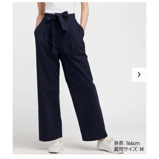 ユニクロ(UNIQLO)の今期ユニクロ ベルテッド リネンコットンワイドストレートパンツ(カジュアルパンツ)