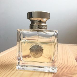 ヴェルサーチ(VERSACE)の【rin 様專用】VERSACE ヴェルサーチオーデパルファム 50ml 香水(香水(女性用))