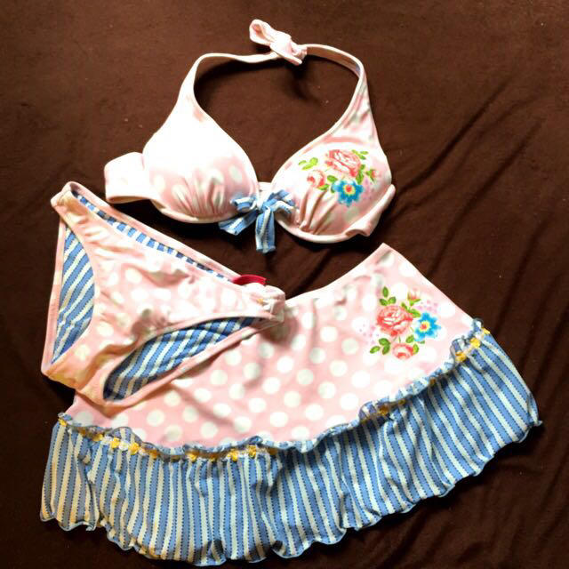 BETSEY JOHNSON(ベッツィジョンソン)のベッツィジョンソン 花柄水着 レディースの水着/浴衣(水着)の商品写真