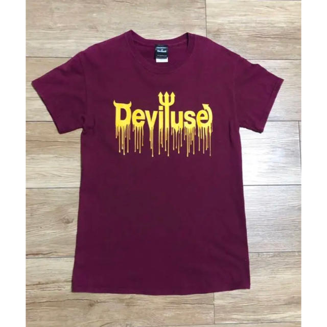 Deviluse(デビルユース)のdeviluse デビルユース ロゴTシャツ ワインレッド メンズのトップス(Tシャツ/カットソー(半袖/袖なし))の商品写真