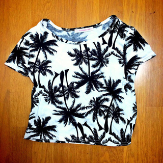 スピンズ(SPINNS)のこの夏流行の！ヤシの木柄Tシャツ♡(Tシャツ(半袖/袖なし))