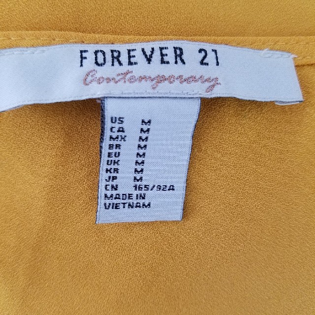 FOREVER 21(フォーエバートゥエンティーワン)のForever21 レディースのトップス(シャツ/ブラウス(半袖/袖なし))の商品写真