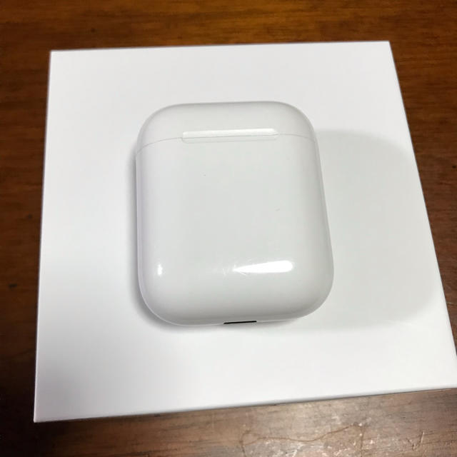 Apple(アップル)のAirPods ケース スマホ/家電/カメラのオーディオ機器(ヘッドフォン/イヤフォン)の商品写真