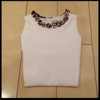 ザラ(ZARA)のZARA ビジュー ノースリーブトップス(カットソー(半袖/袖なし))