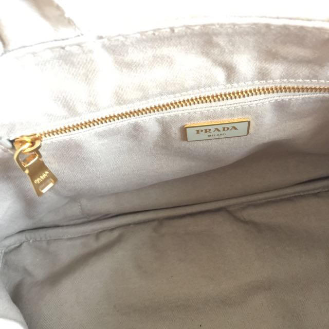 PRADA(プラダ)のカナパ ベージュ レディースのバッグ(トートバッグ)の商品写真