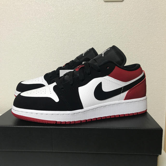 NIKE(ナイキ)のNike Air Jordan 1  Low (GS) Black Toe レディースの靴/シューズ(スニーカー)の商品写真