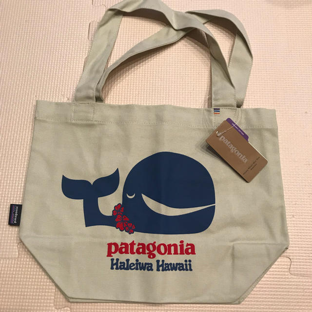 patagonia(パタゴニア)の新品未使用 パタゴニア トートバッグ パタロハ　クジラ柄 レディースのバッグ(トートバッグ)の商品写真