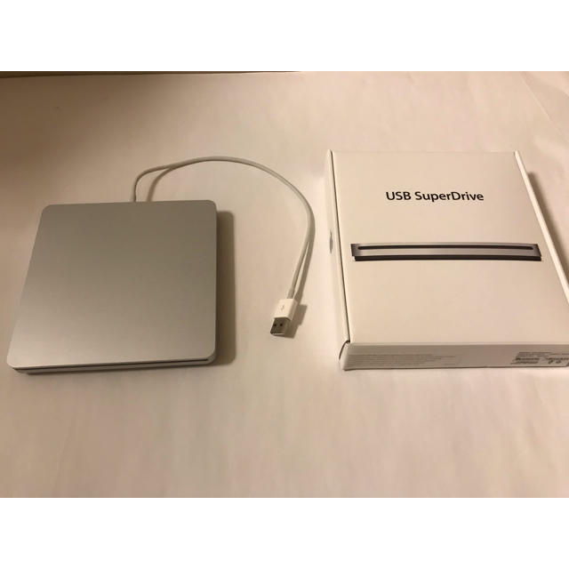 Apple(アップル)のApple USB SuperDrive スマホ/家電/カメラのPC/タブレット(PC周辺機器)の商品写真