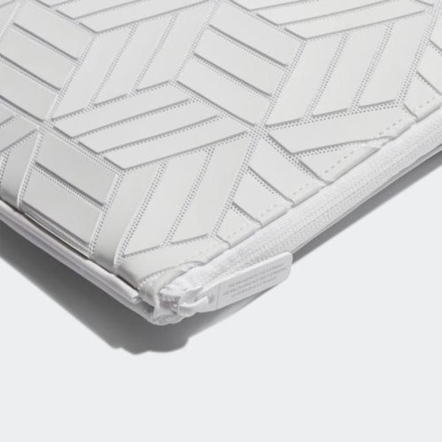 adidas(アディダス)の【新品】adidas アディダス オリジナルス スリーブケース ホワイト メンズのバッグ(セカンドバッグ/クラッチバッグ)の商品写真