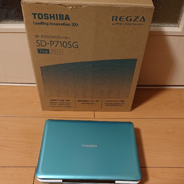 東芝(トウシバ)のTOSHIBA東芝ポータブルDVDプレイヤー7v型グリーン スマホ/家電/カメラのオーディオ機器(ポータブルプレーヤー)の商品写真