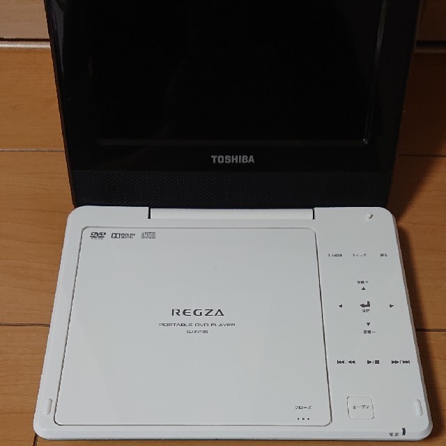 東芝(トウシバ)のTOSHIBA東芝ポータブルDVDプレイヤー7v型グリーン スマホ/家電/カメラのオーディオ機器(ポータブルプレーヤー)の商品写真