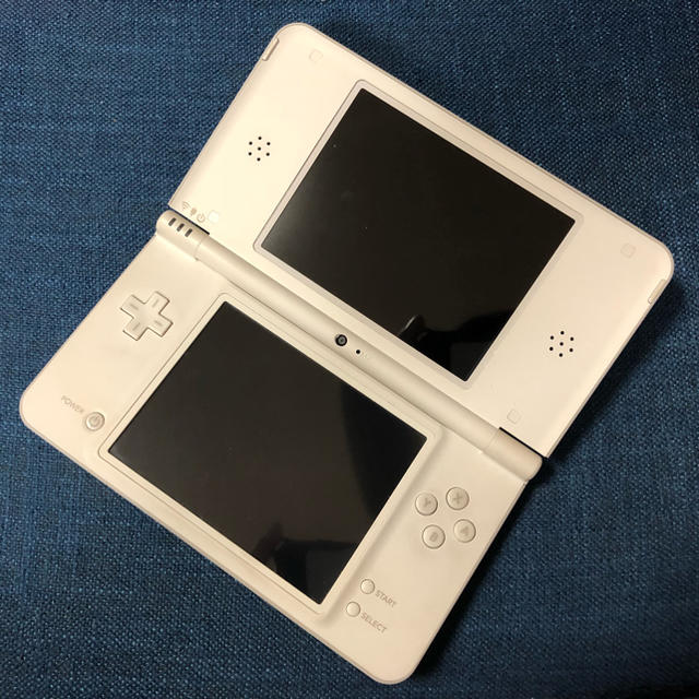 ニンテンドーDS(ニンテンドーDS)のニンテンドーDSi LL 充電器付き エンタメ/ホビーのゲームソフト/ゲーム機本体(家庭用ゲーム機本体)の商品写真